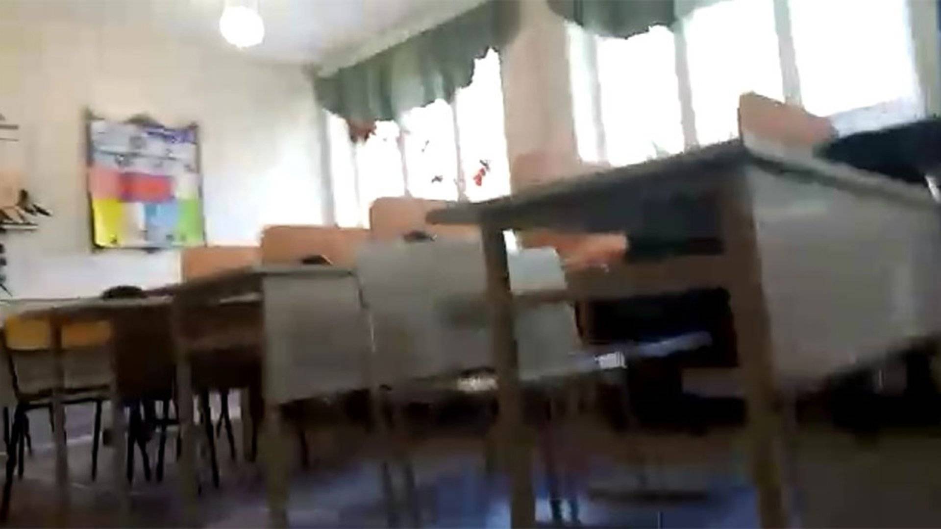 Школьник спалил училку за мастурбацией