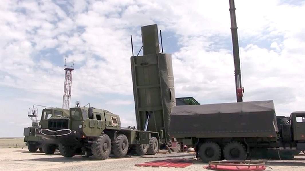 Подготовка к запуску ракеты РС-26 «Рубеж»