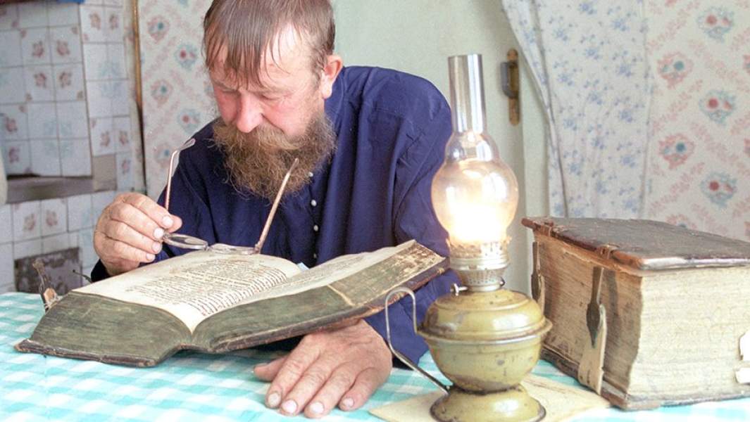 Старообрядец за чтением