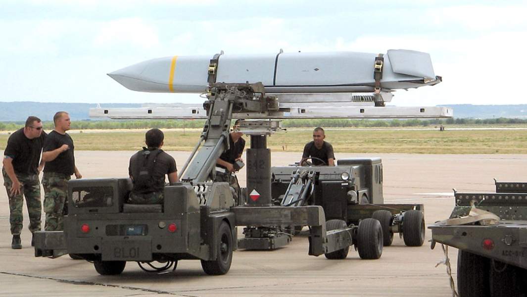 Крылатая ракета AGM-158 JASSM