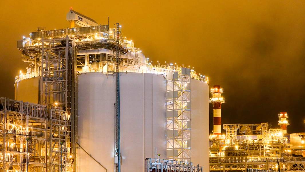 На территории завода по сжижению природного газа «Ямал СПГ» в поселке Сабетта