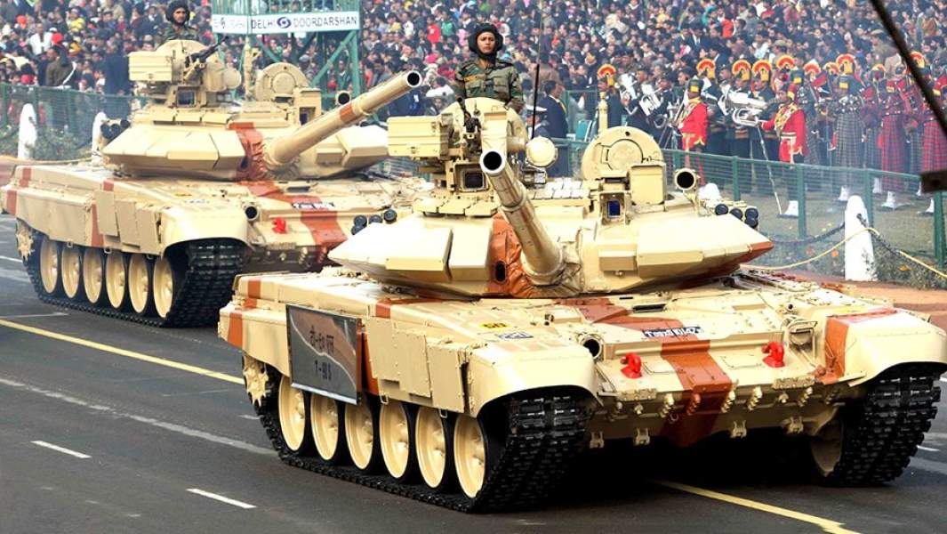 Танки Т-90С «Бхишма» во время парада в Нью-Дели