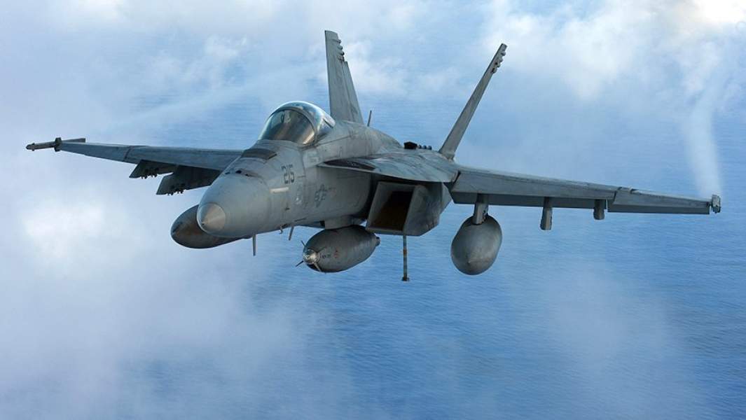Американский палубный истребитель-бомбардировщик F/A-18E/F «Супер Хорнит»