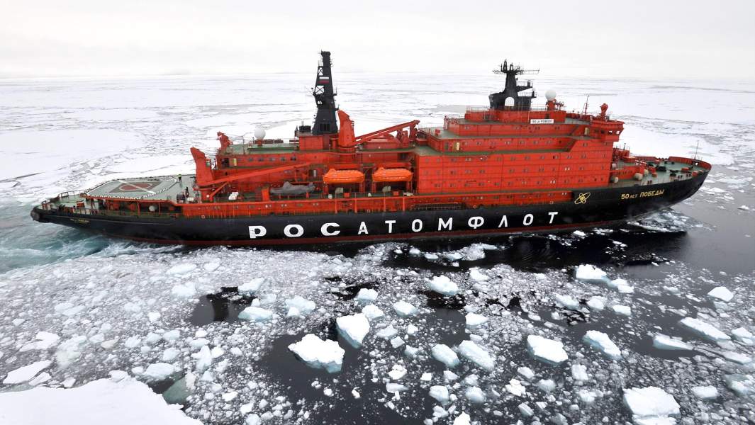 Атомный ледокол «50 лет Победы» в Северном Ледовитом океане