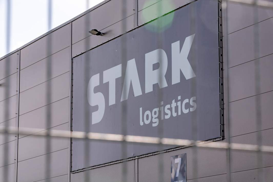 Логистическая компания Stark Logistics, частично принадлежащая Арво Халлику, мужу премьер-министра Эстонии Кайи Каллас
