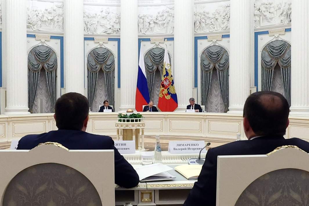Владимир Путин проводит заседание президиума Государственного совета по вопросам развития общественного транспорта в России