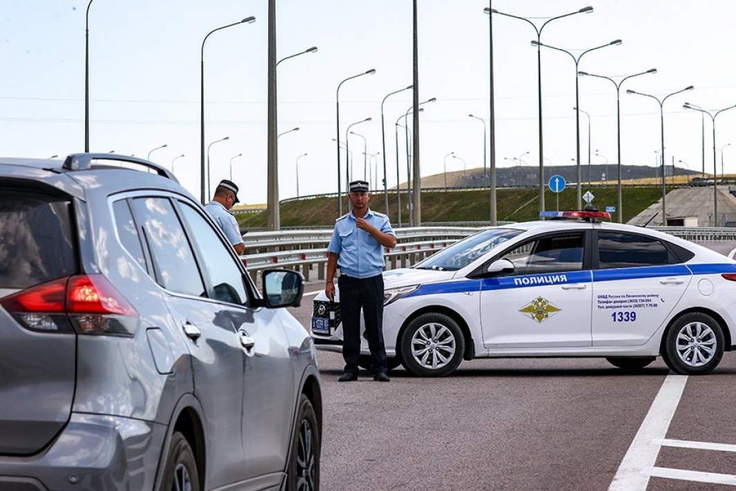 Пост ГИБДД на подъезде к Крымскому мосту со стороны трассы «Таврида». 17 июля 2023 года
