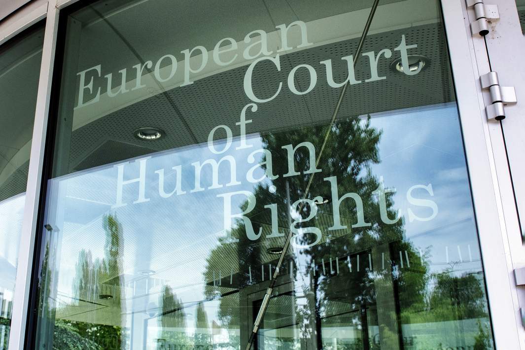 Вход на территорию Европейского суда по правам человека (ЕСПЧ) в Страсбурге
