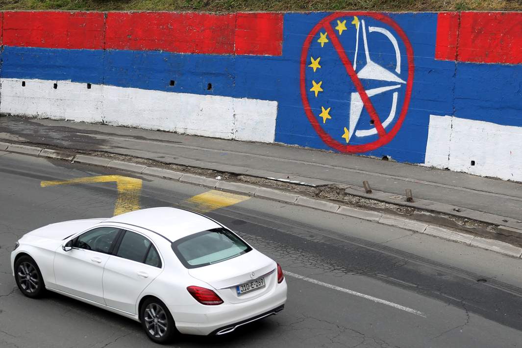 Антиевропейские и антинатовские граффити в Белграде