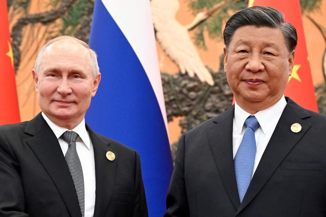 Президент России Владимир Путин и председатель Китая Си Цзиньпин присутствуют на встрече на полях форума «Пояс и путь» в Пекине, Китай, 18 октября 2023 года