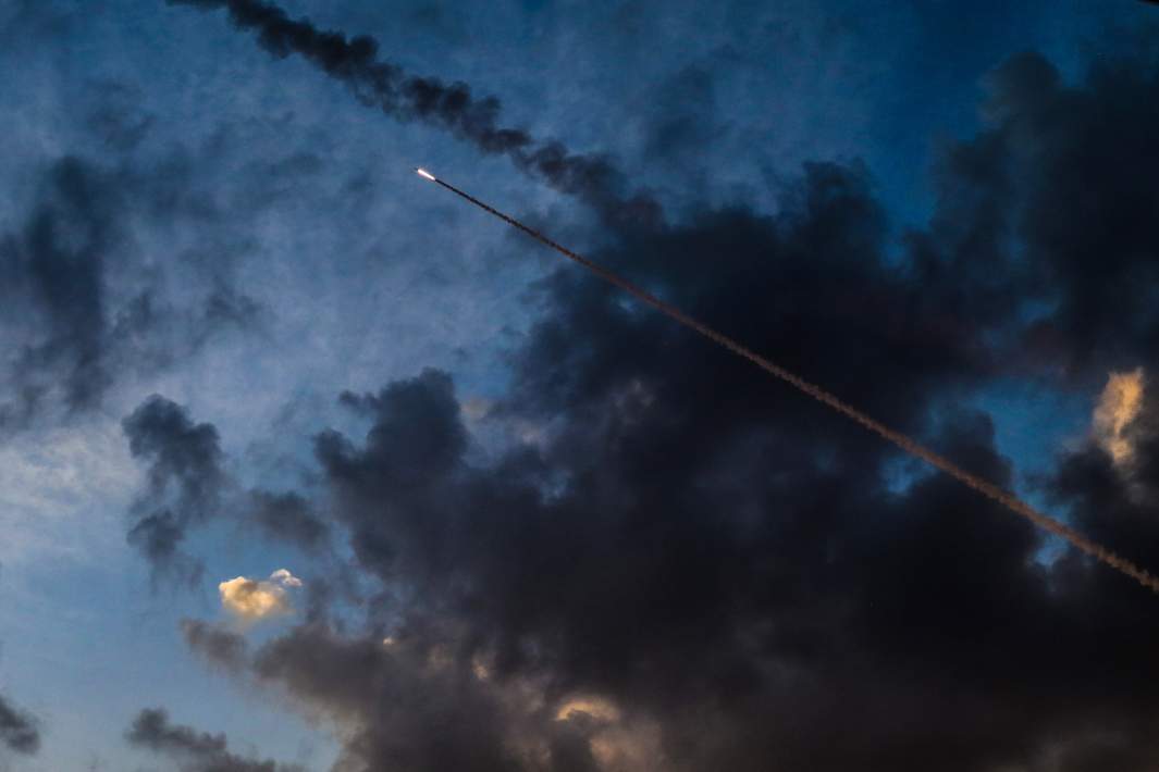 Палестинские боевики запускают ракеты по Израилю из сектора Газа