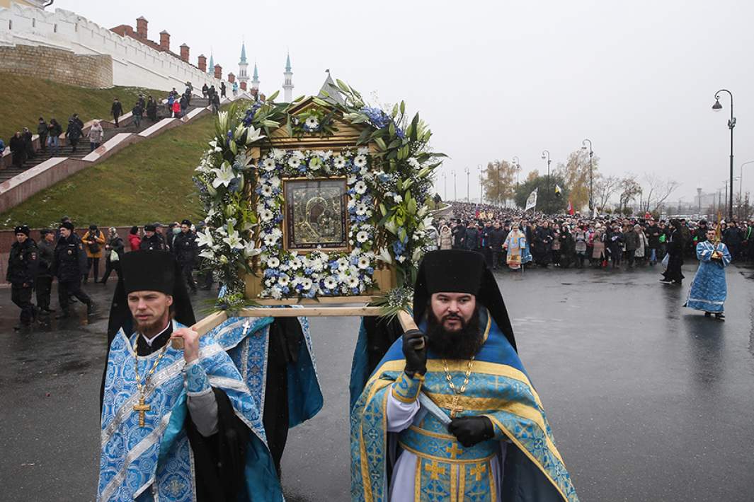 Во время крестного хода в день празднования Казанской иконы Божией Матери