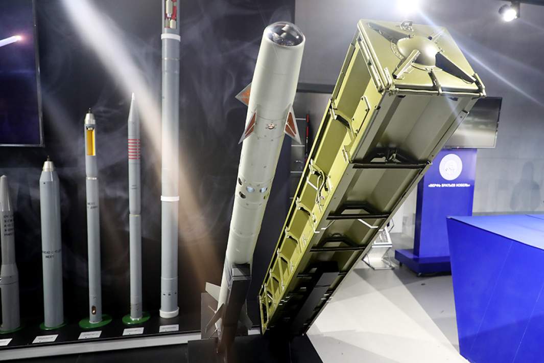 Зенитная управляемая ракета 9М333 ЗРК «Стрела-10» на выставке вооружений Международного военно-технического форума «Армия-2020» в военно-патриотическом парке «Патриот»