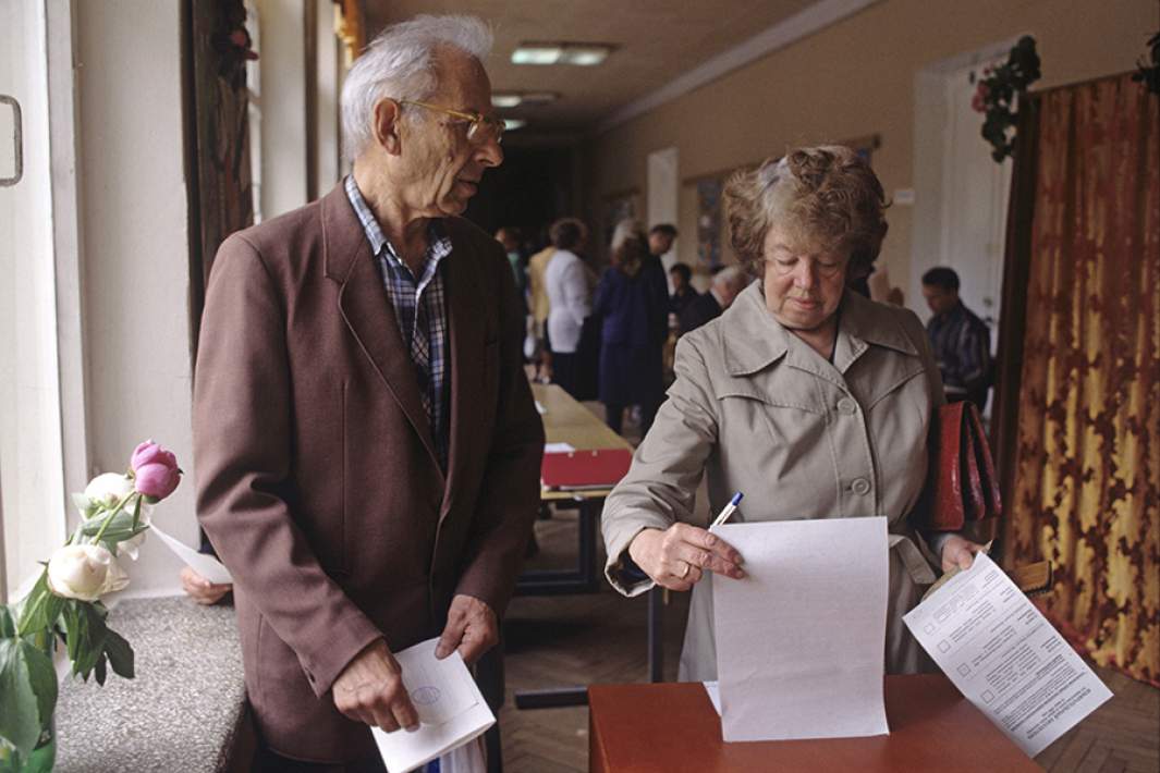 На избирательном участке в Москве. 16 июня 1996 года