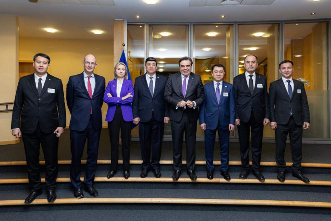 Участники инвестиционного транспортного форума ЕС и стран Центральной Азии