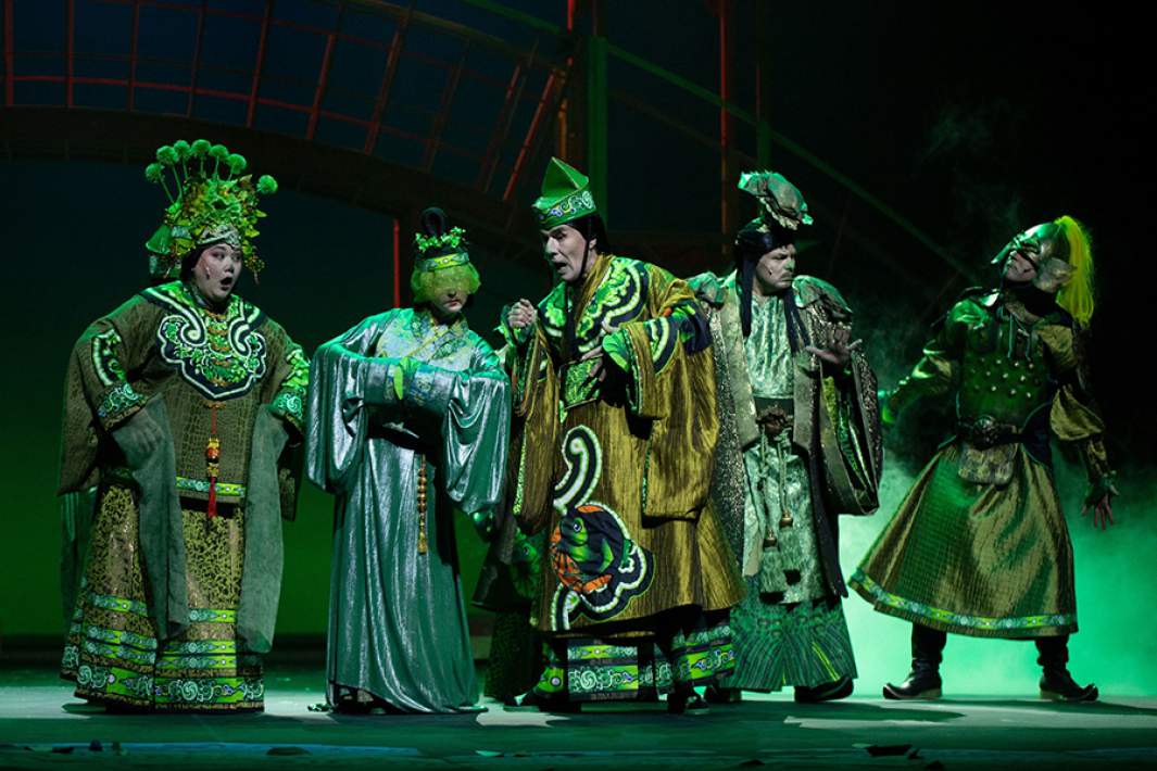 Сцена из спектакля «Три лотоса» в Театре Терезы Дуровой