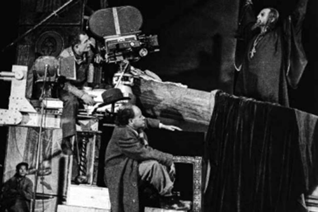 Режиссер Сергей Эйзенштейн на съемках фильма «Иван Грозный». 1944 год