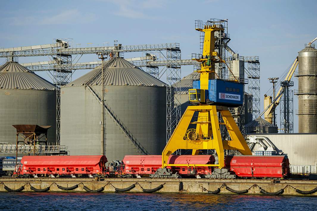 Отправка украинского зерна на экспорт через порт Констанца в Румынии