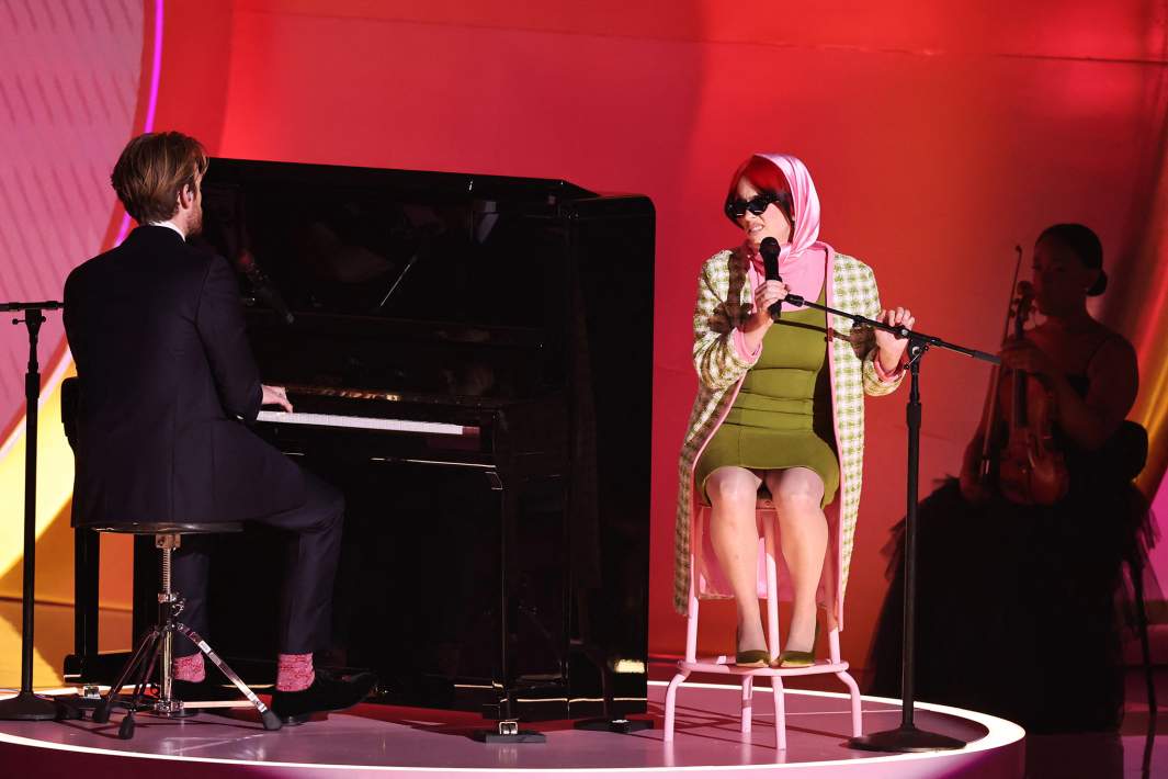 Билли Айлиш и Финнеас О'Коннелл выступают на 66-й ежегодной церемонии вручения премии Грэмми в Лос-Анджелесе, Калифорния, США, 4 февраля 2024 года