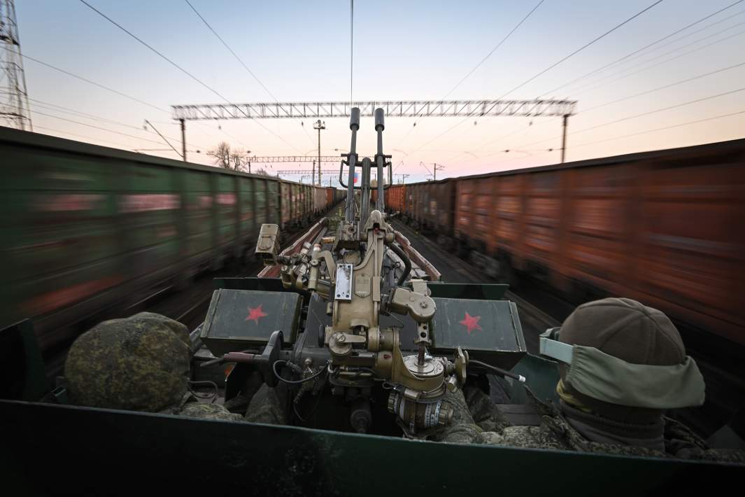 Военнослужащие Центрального военного округа ведут боевую работу на специальном бронепоезде «Енисей» на Краснолиманском направлении СВО