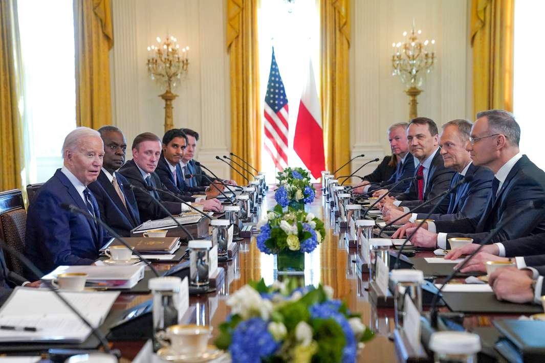 Президент США Джо Байден встречается с президентом Польши Анджеем Дудой и премьер-министром Польши Дональдом Туском в Белом доме в Вашингтоне, США, 12 марта 2024 г