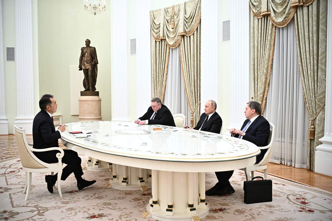 Владимир Путин и председатель Коллегии Евразийской экономической комиссии Бакытжан Сагинтаев во время встречи