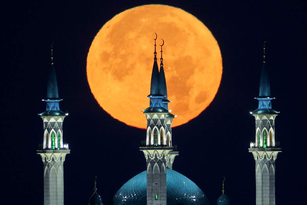 луна мечеть