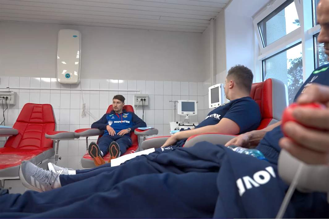 Игроки и члены тренерского штаба сборной России по футболу сдают кровь для пострадавших во время теракта в «Крокус Сити холле»