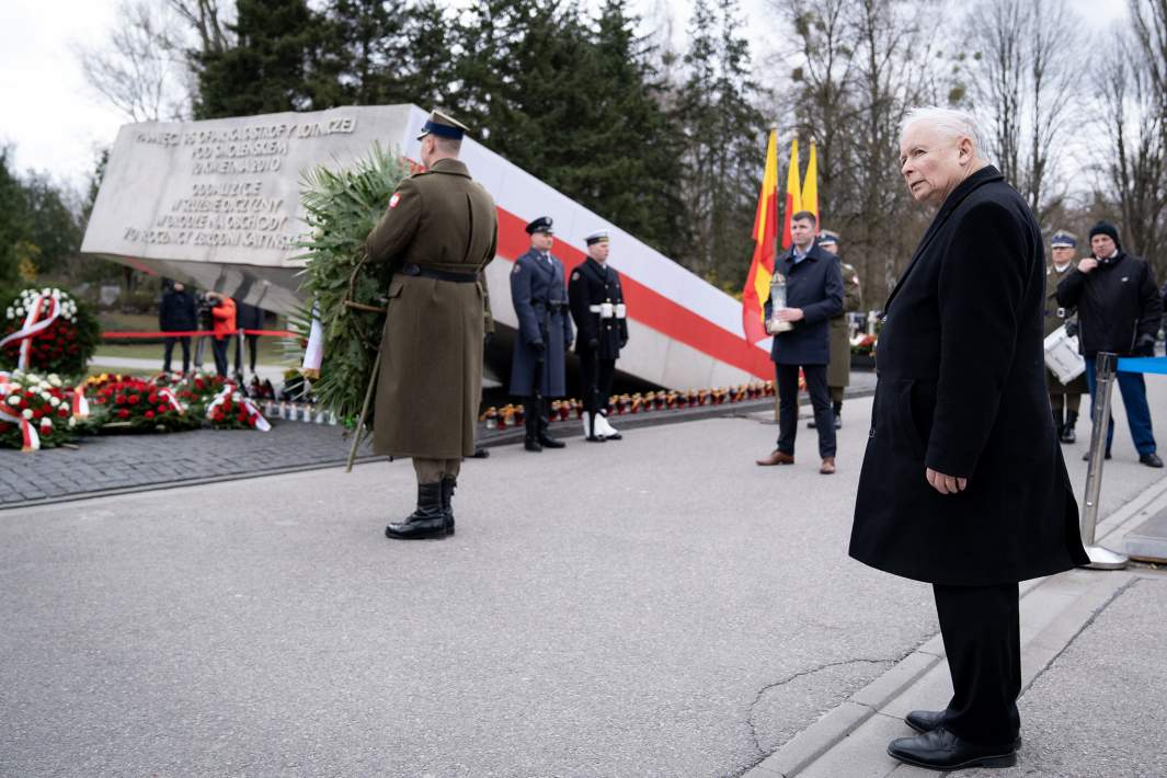 Ярослав Качиньский во время церемонии, посвященной годовщине крушения президентского самолета под Смоленском