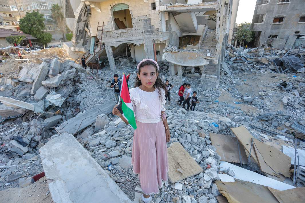 Девочка с флагом Палестины