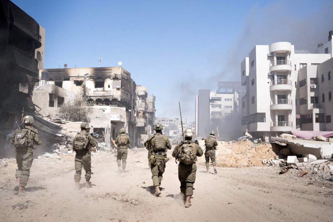 Солдаты израильской армии во время военной операции в секторе Газа