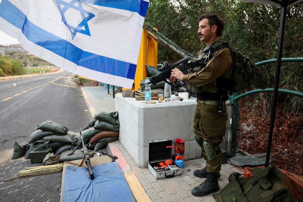 Израильский солдат на границе с Ливаном