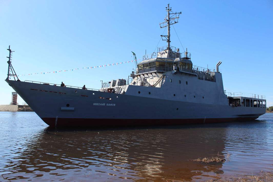 Морское специальное судно проекта 14400 «Николай Камов» во время спуска на воду в городе Городец Нижегородской области 