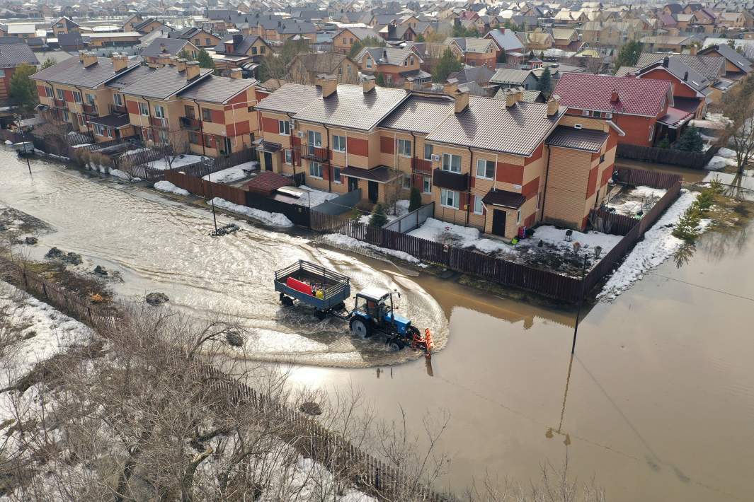 паводки в оренбурге затопили дома 