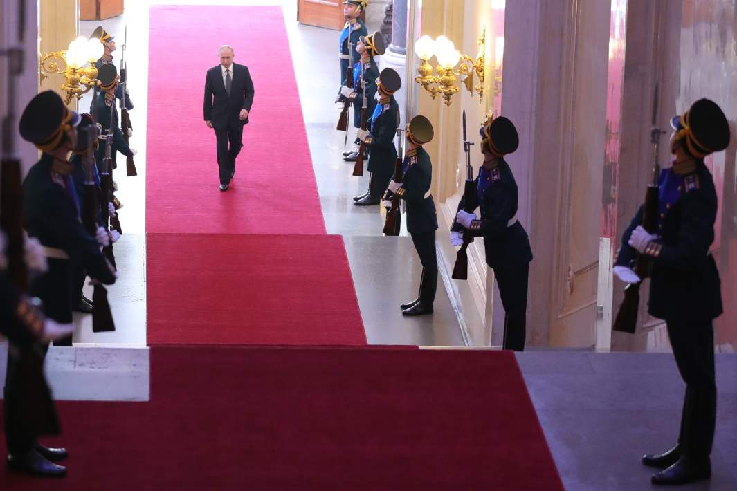 Избранный президент РФ Владимир Путин перед началом церемонии инаугурации в Кремле. 2018 год