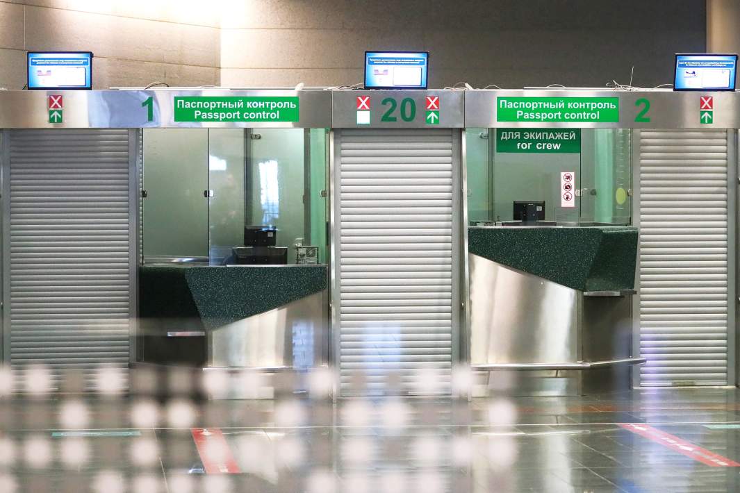 Зона паспортного контроля в аэропорту