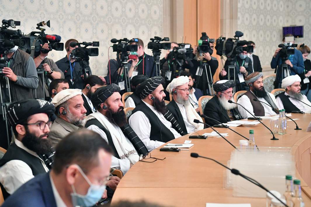 Представители политического совета движения «Талибан» (террористическая организация, запрещенная на территории РФ) во время третьего заседания московского формата консультаций по Афганистану, 2021 год