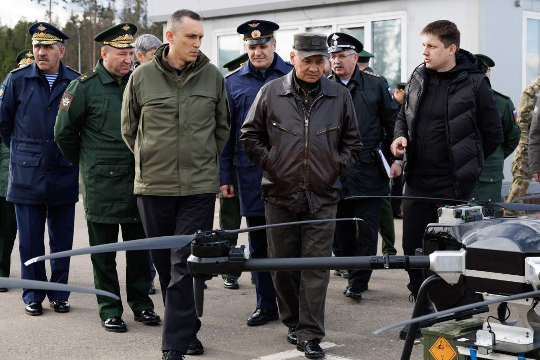 Министр обороны РФ Сергей Шойгу на полигоне Московского военного округа