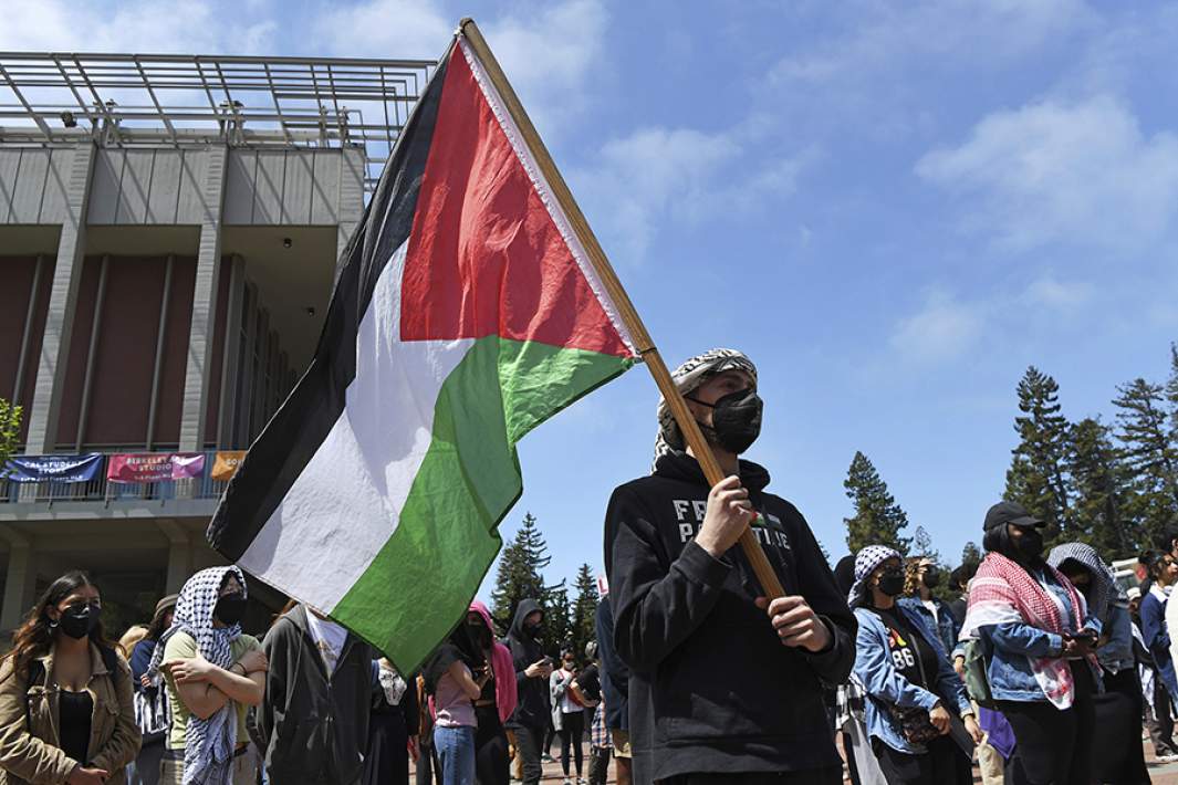 Митинг в поддержку Палестины в кампусе университета Беркли