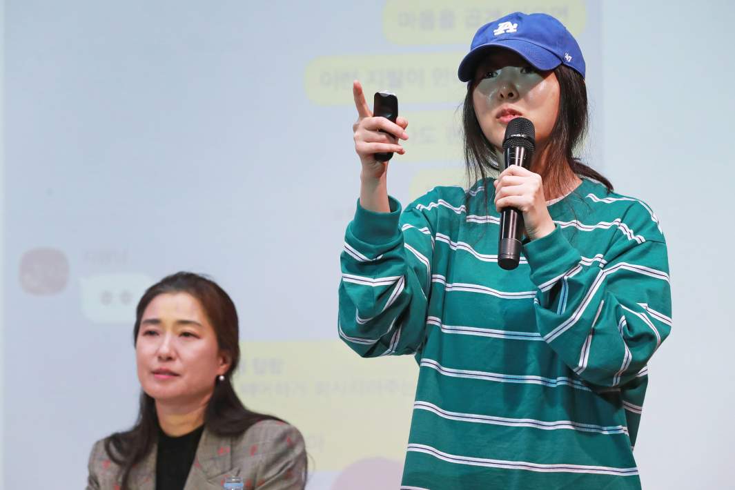 Мин Хи Чжин, генеральный директор агентства Ador женской группы NewJeans, провела пресс-конференцию