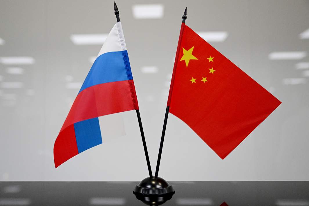 флаг россии и китая