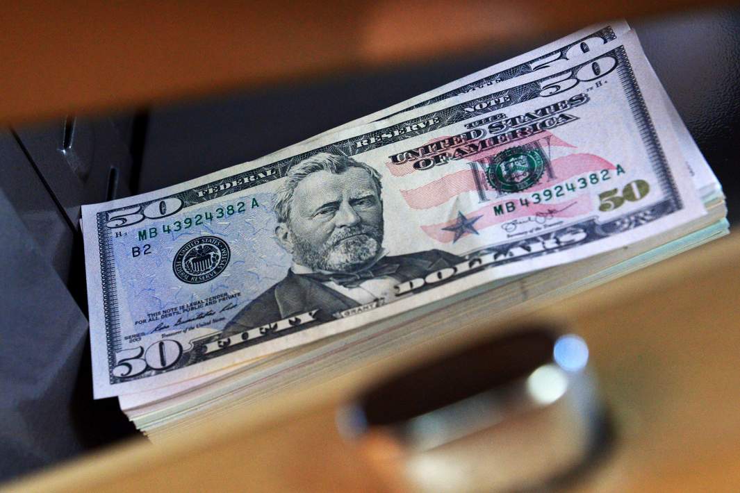 Купюры номиналом 50 долларов США