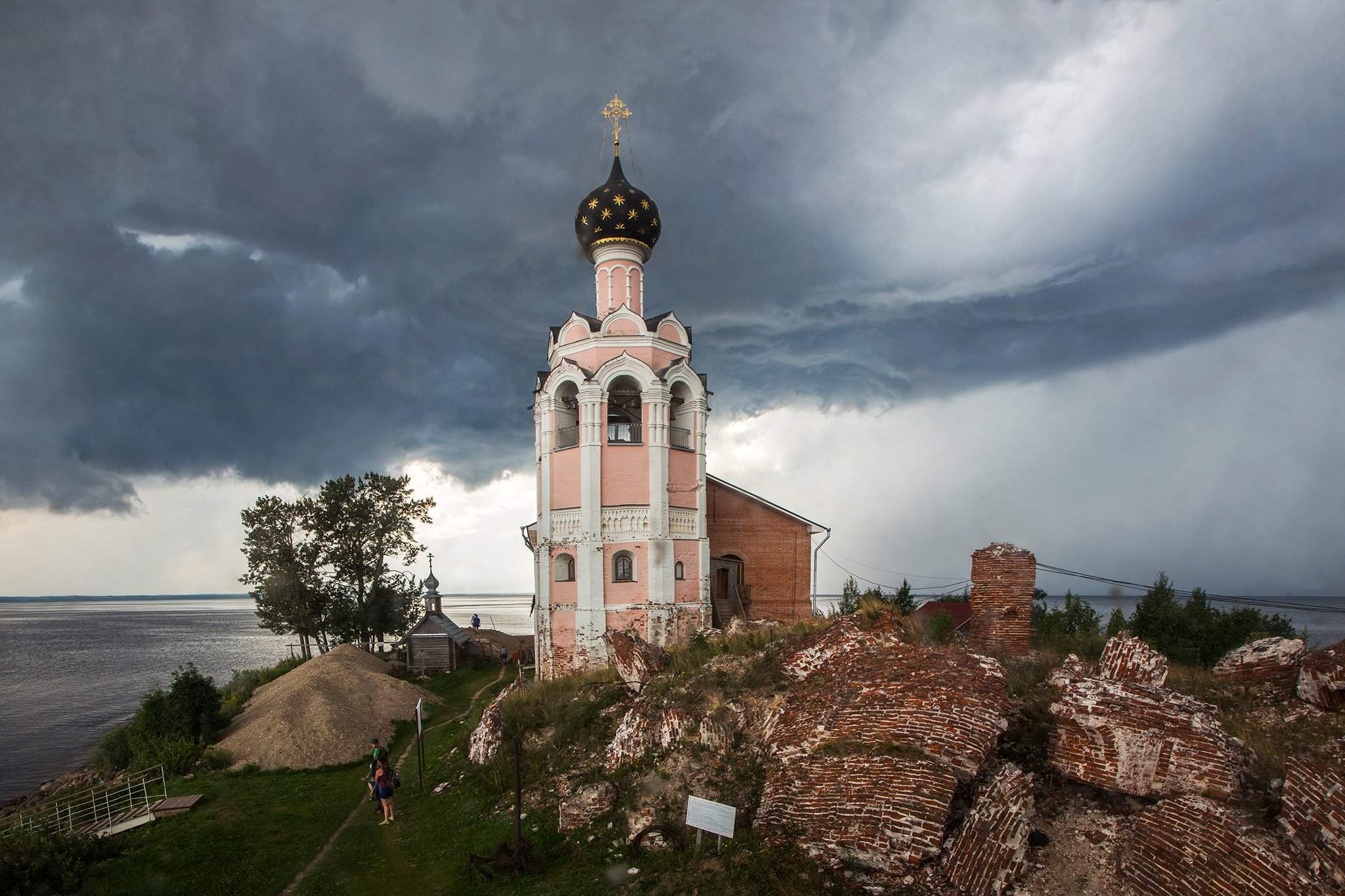 монастырь на острове не