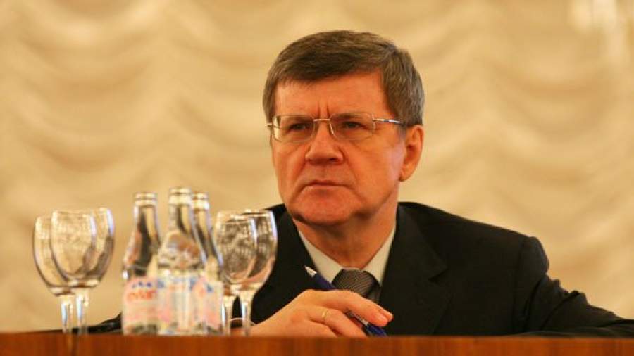 Юрий Чайка останется генпрокурором, несмотря на скандал с сыном