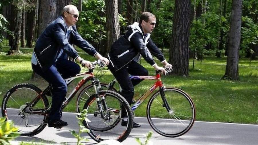 О чем говорили Путин и Медведев на велосипедах