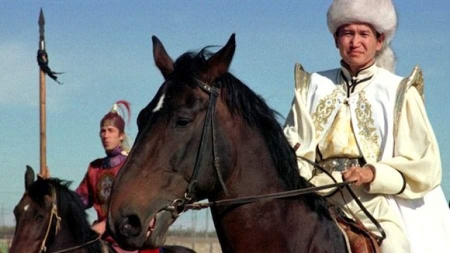 "Каддафи мне коня зевнул, а рукопожатие у него крепкое - не больной, нормальный, адекватный"
