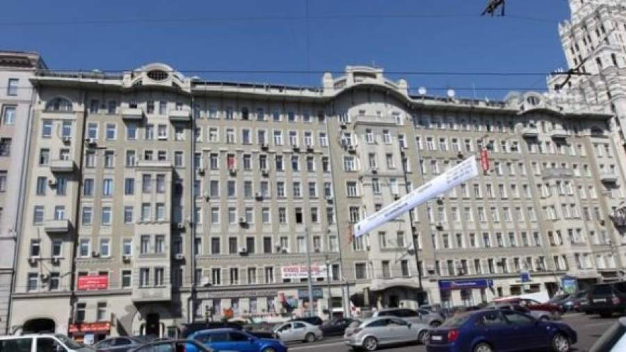 На Садовой-Спасской появились два «новых» памятника