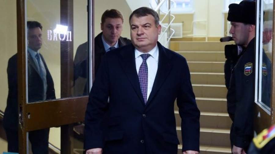 Сердюков защитил боевую подругу