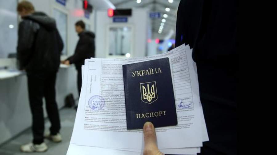 Правительство просят продлить срок временного пребывания украинцев
