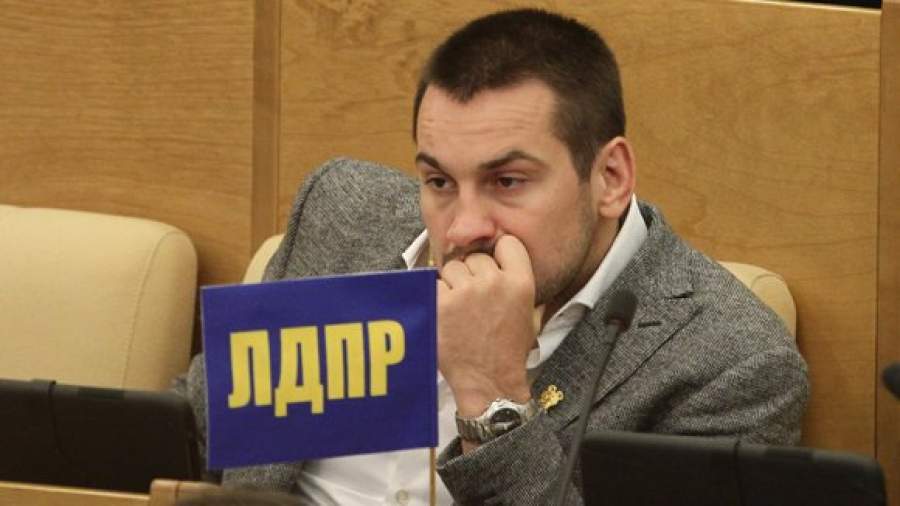 Депутат потребовал изъять табак из почтовых отделений